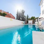 Stylish 3 Bedroom Apartment At The Heart Of Nueva Andalucia Close To Centro Plaza