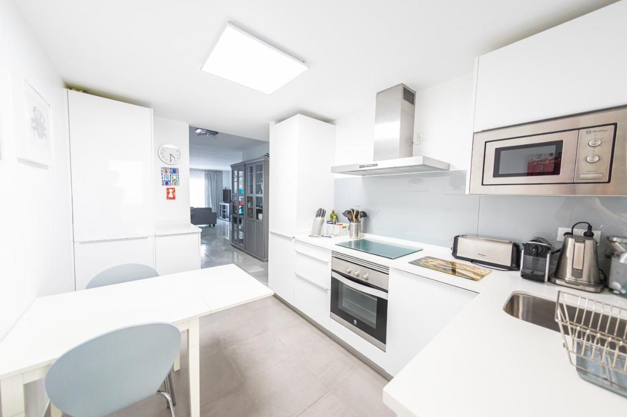 Stylish 3 Bedroom At The Heart Of Nueva Andalucia Close To Centro Plaza Apartment